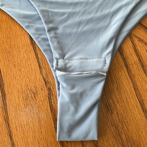 Pretty Little thing bodysuit . Light blue color US size 8 - Picture 3 of 4